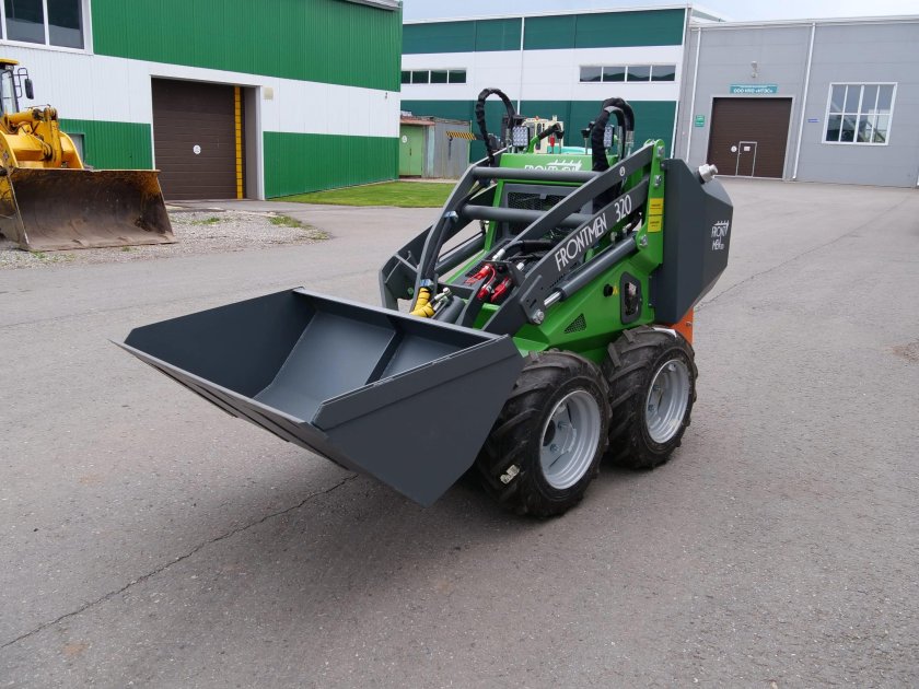 Мини фронтальный погрузчик