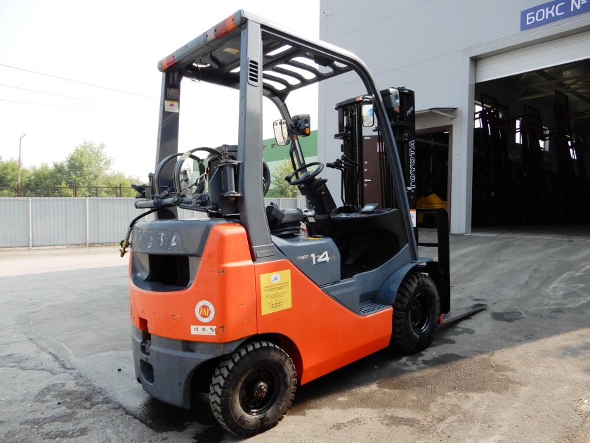 Вилочный погрузчик toyota