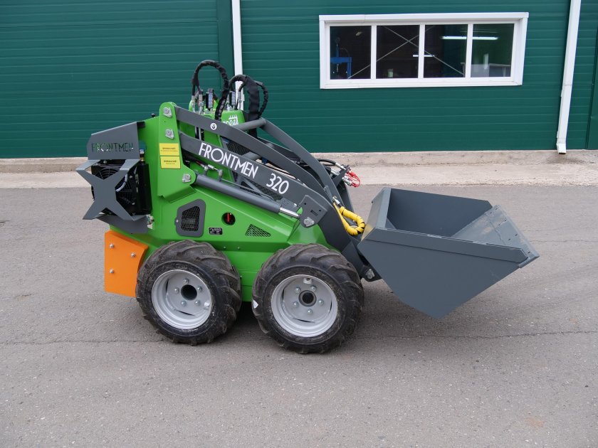 Мини погрузчик российского производства