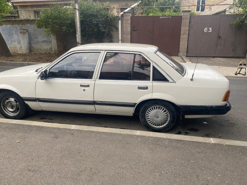 Опель аскона 1.6 1987 хэтчбек