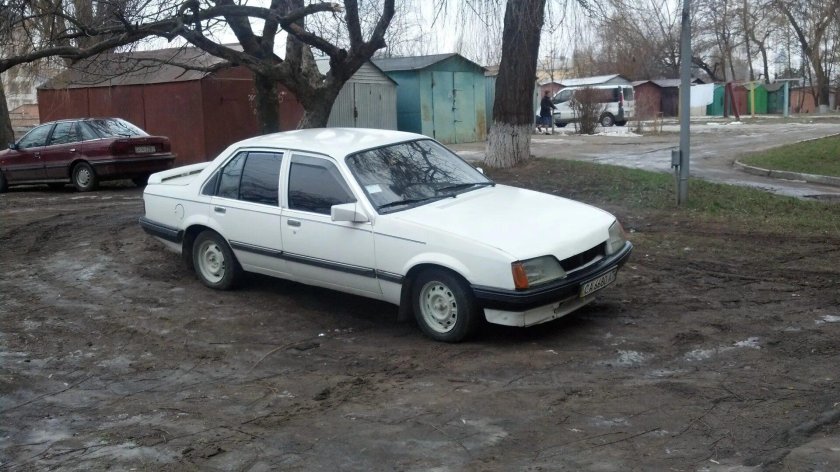 Опель рекорд белый