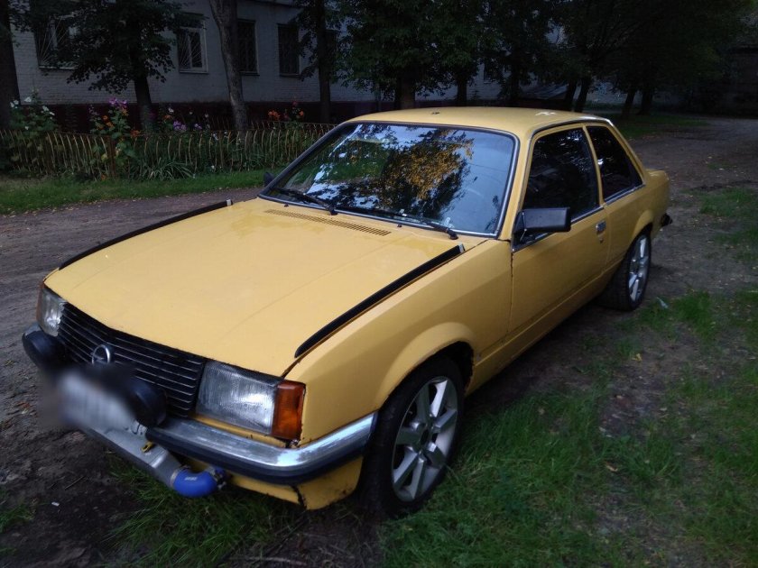 Opel Rekord 1977