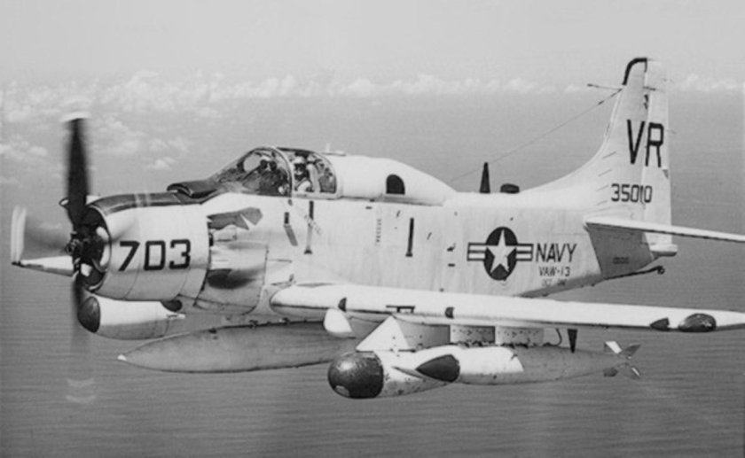Douglas EA-1f «Skyraider»