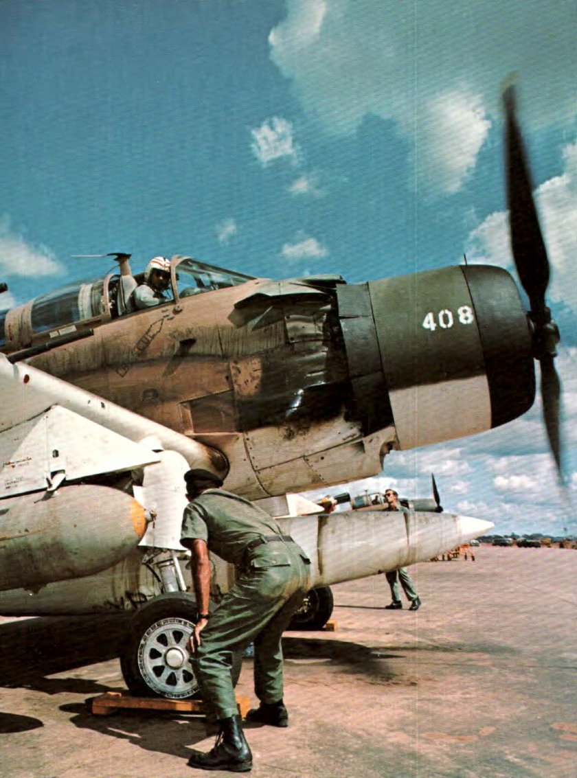 A 1h Skyraider стойки шасси фото