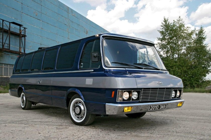 Микроавтобус ЗИЛ-3207 «Юность»