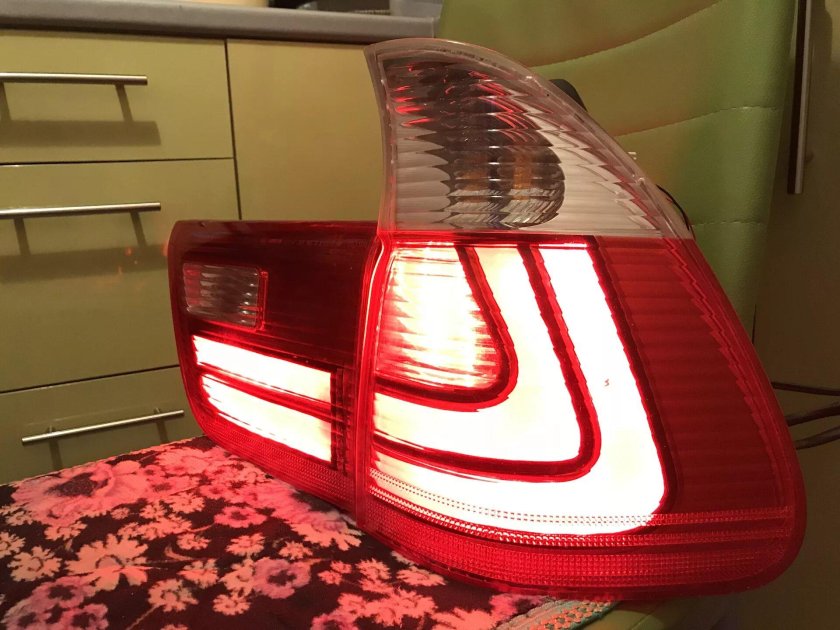 Задний фонарь бмв е70 дорест