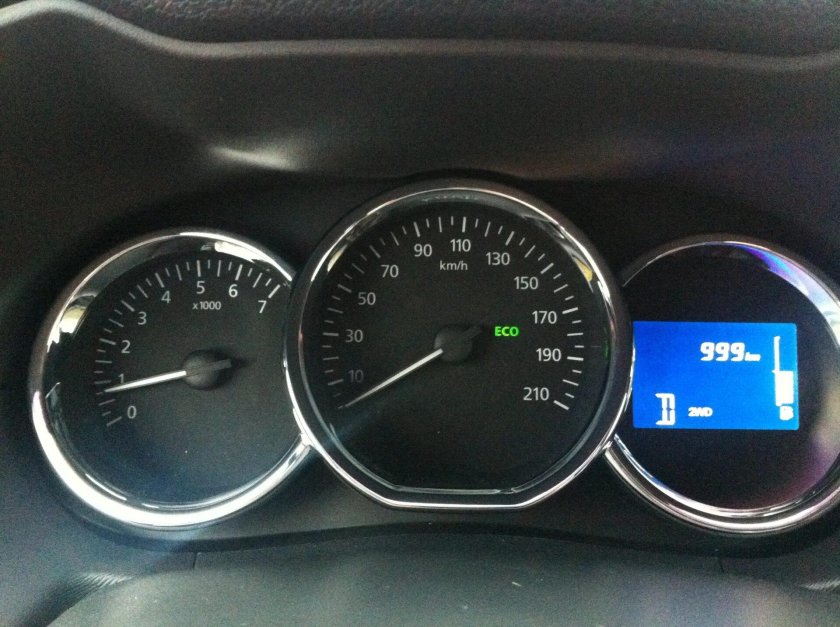 Nissan Terrano панель приборов