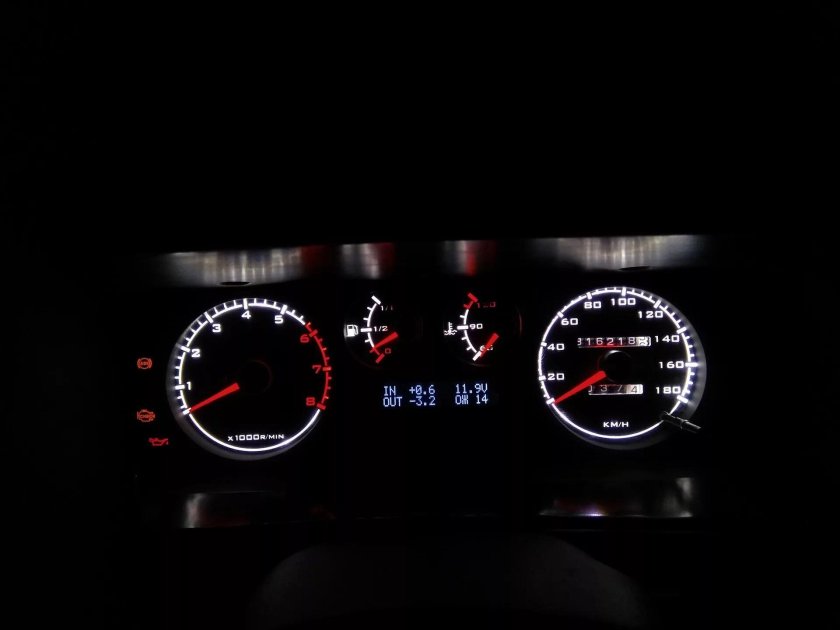 Nissan Terrano панель приборов