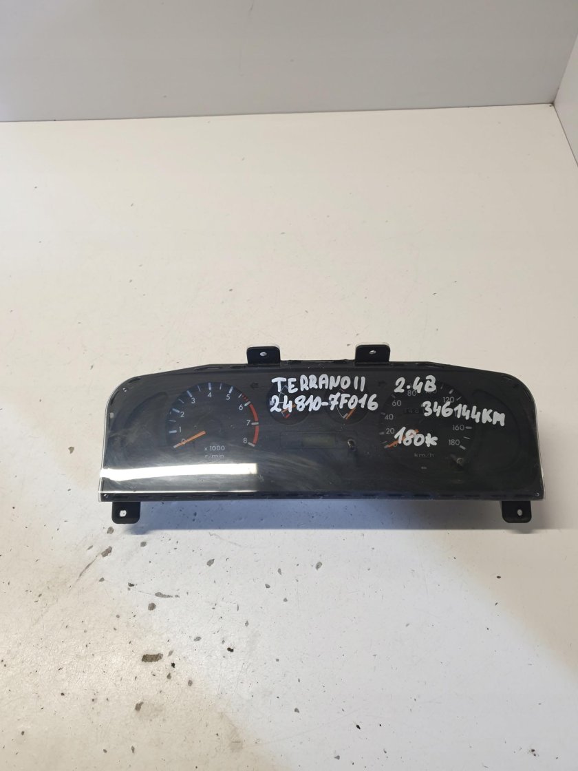 Приборная панель Митсубиси Лансер цедия