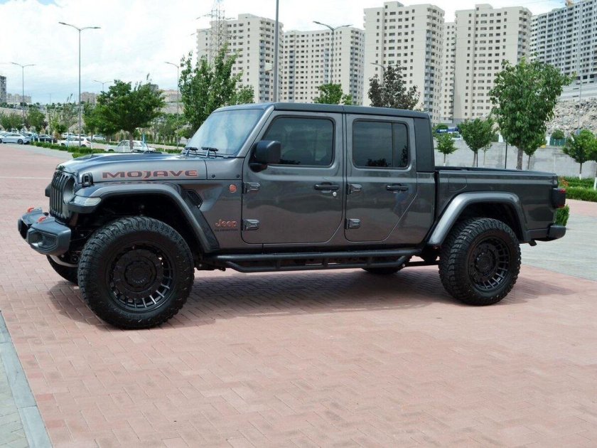 Jeep gladiator mojave