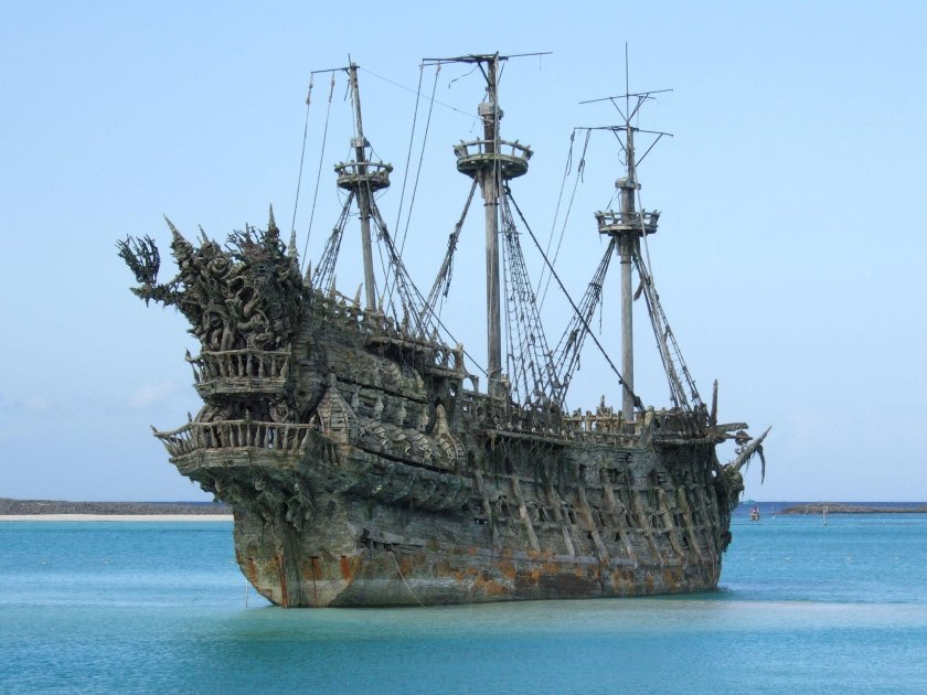 Корабль "Летучий голландец"