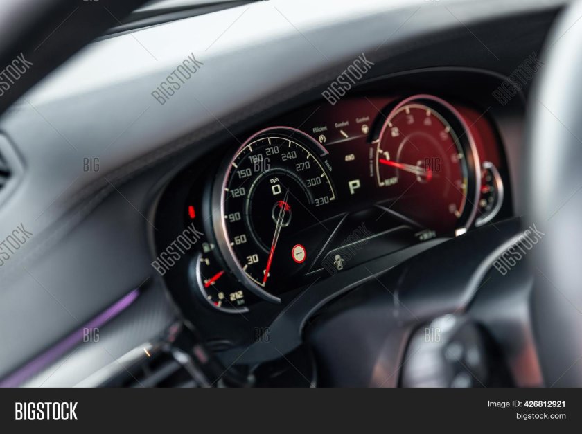 Вид на приборку и левую часть авто изнутри