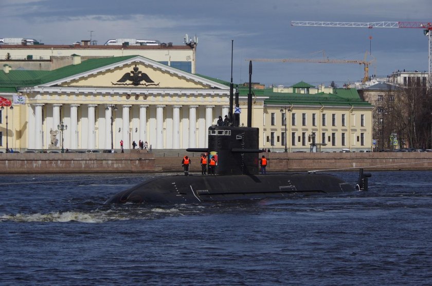 Дизель электрическая подводная лодка Кронштадт проект 677 Лада