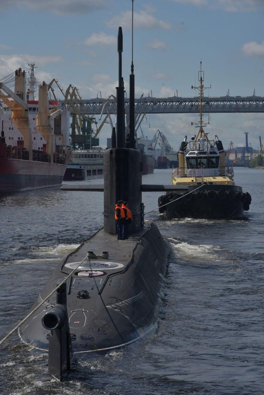 Дизель электрическая подводная лодка Кронштадт проект 677 Лада