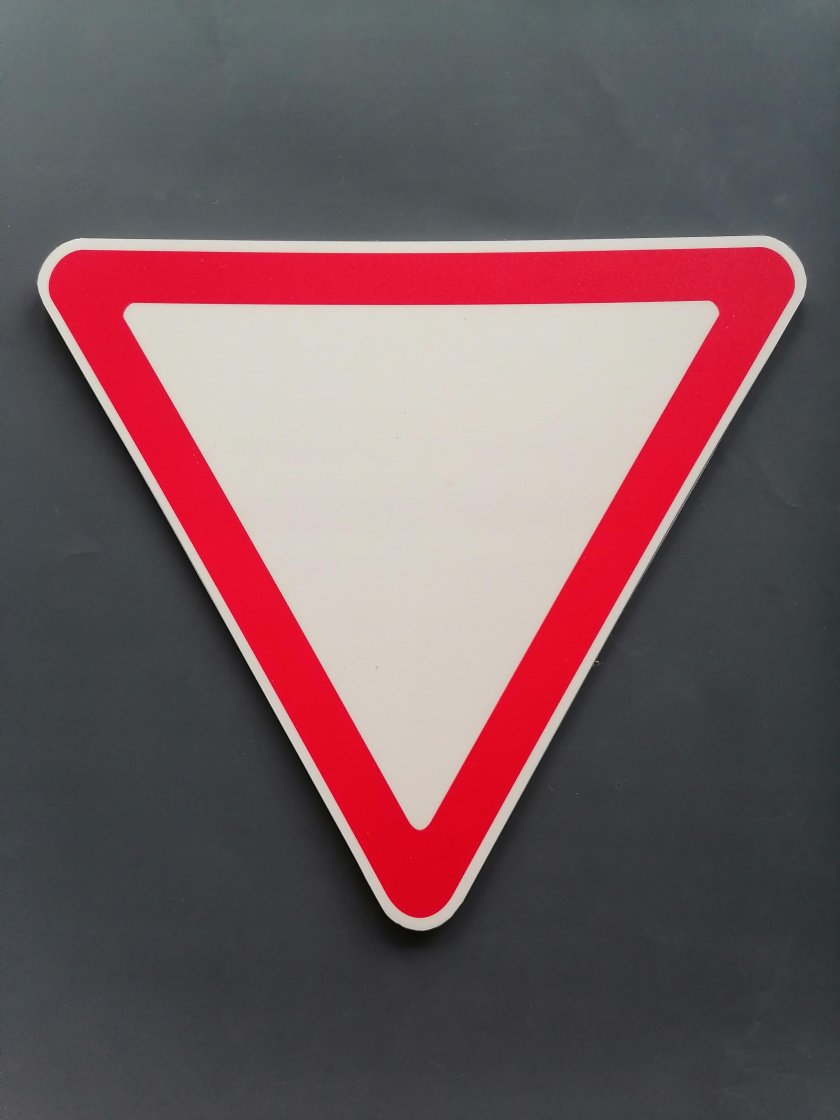 Знаки уступи дорогу