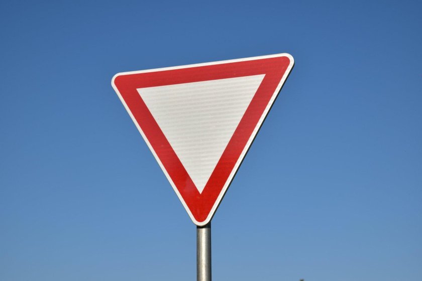 2.4 Уступите дорогу