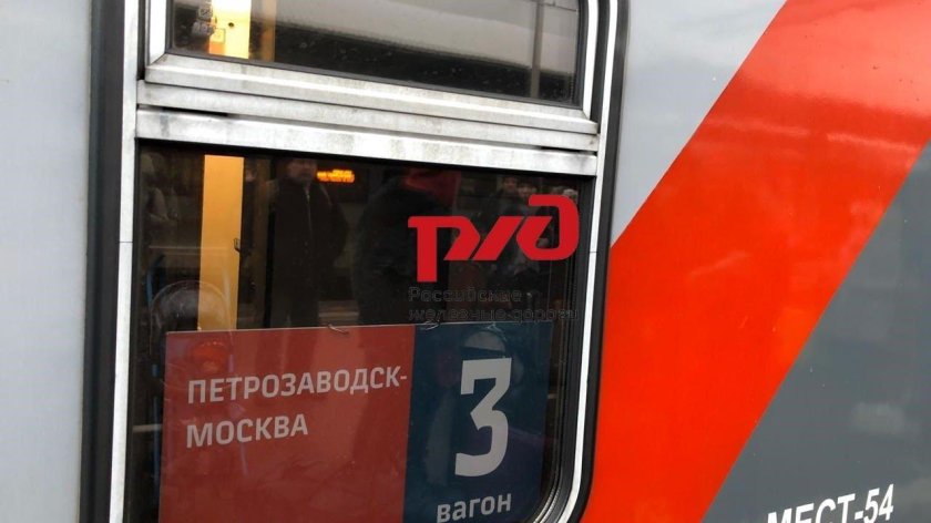 Фирменный поезд Карелия двухэтажный