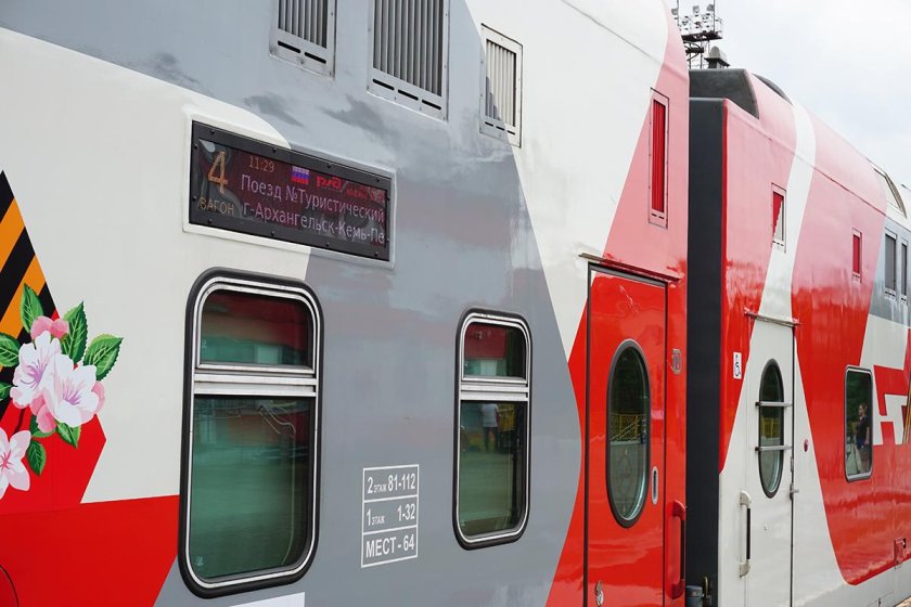 Двухэтажный поезд Архангельск