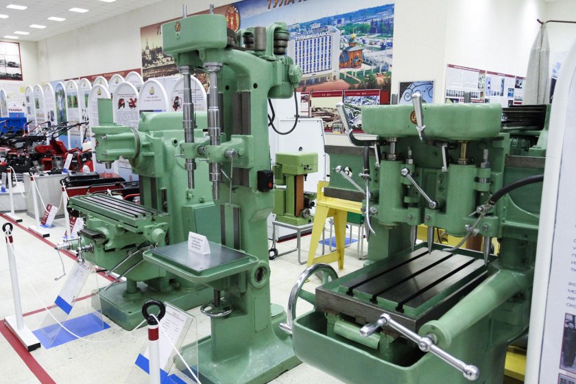 Машиностроительный завод