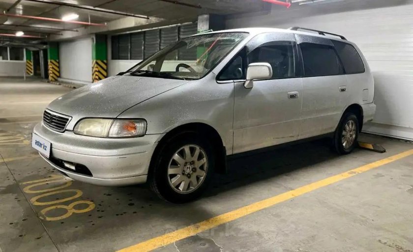 Митсубиси Шариот 1999