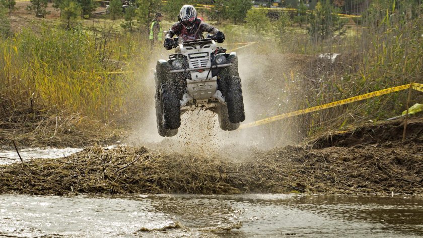 Квадроцикл БРП В грязи