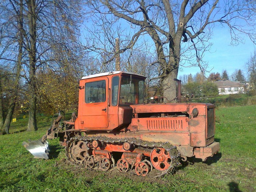 ДТ-75 трактор гусеничный