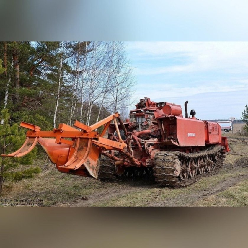 Лесопожарный трактор ЛХТ-100а-12