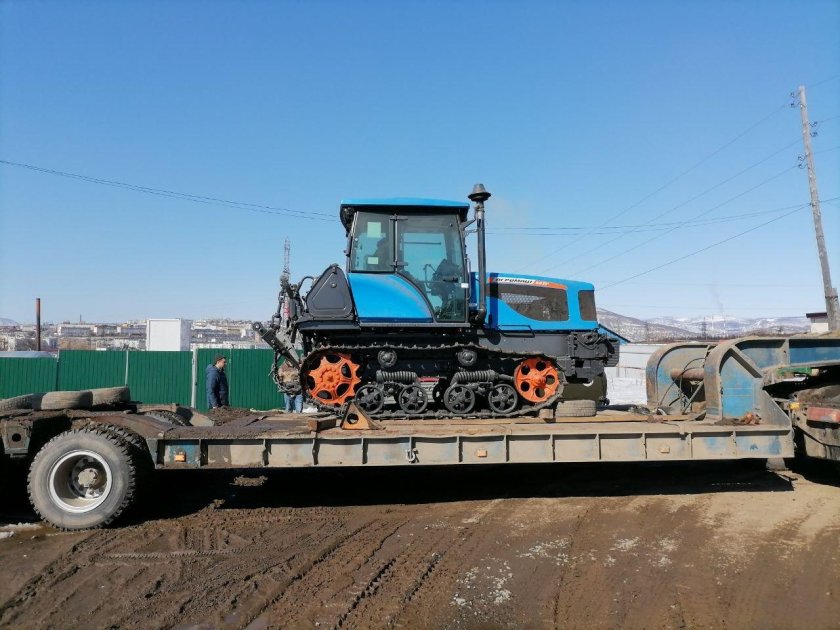 Гусеничный сельхоз грузовик - СТГ-4