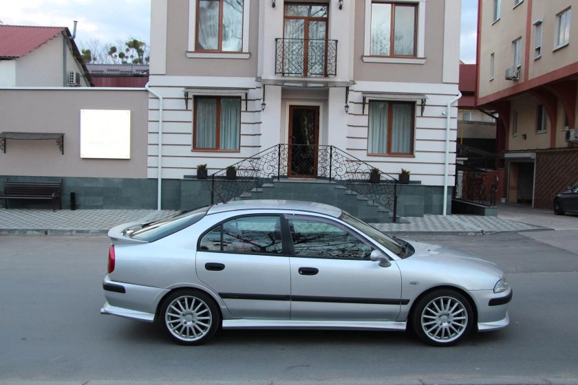 Митсубиси Каризма r17