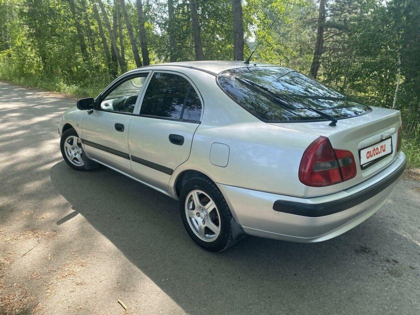 Митсубиси Каризма 2001