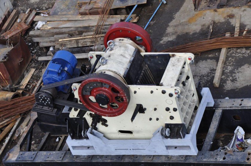 Щёковая дробилка ДСД-85