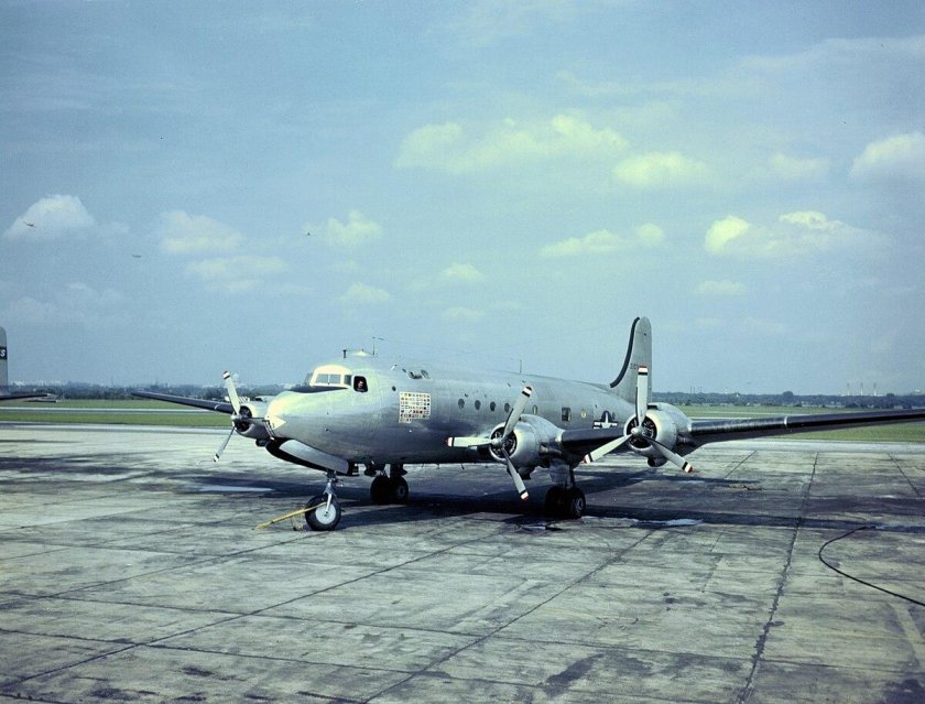Самолет Douglas c-54