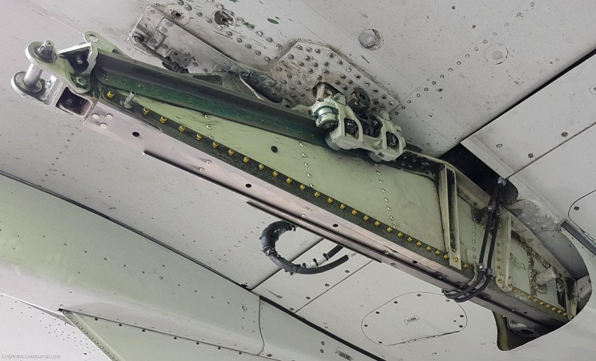 Подъёмник закрылка АН 26