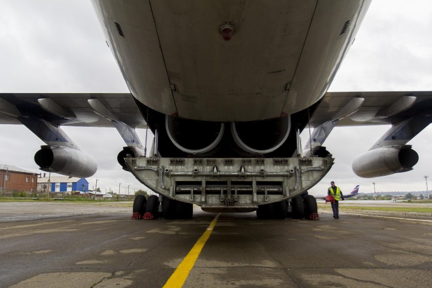Грузовой самолет ил-76