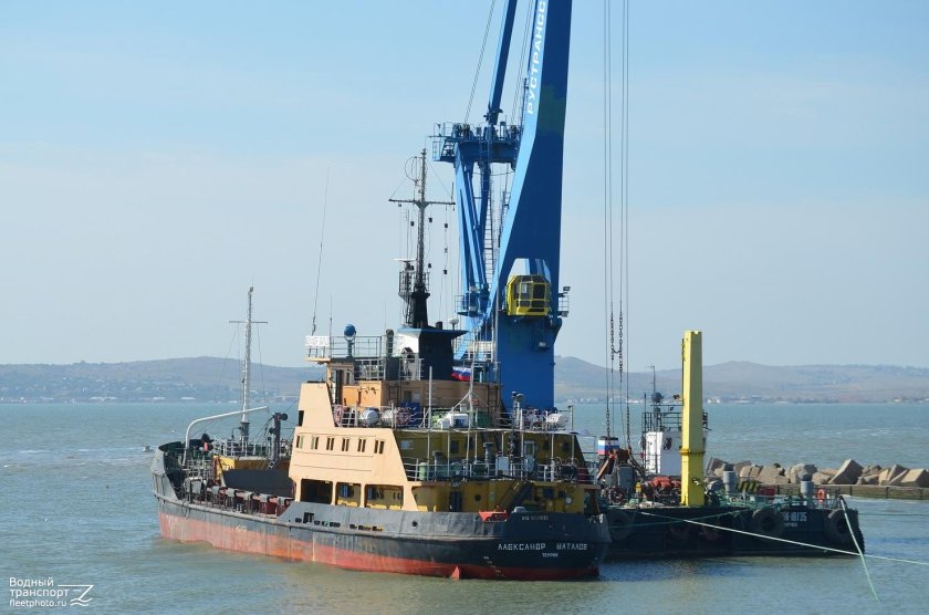 Грунтоотвозная шаланда морская