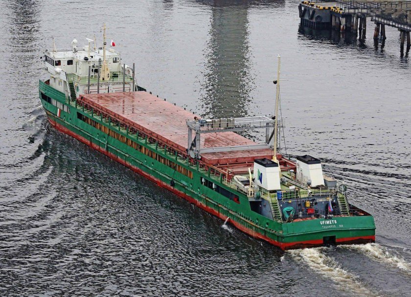 Грунтоотвозная шаланда морская