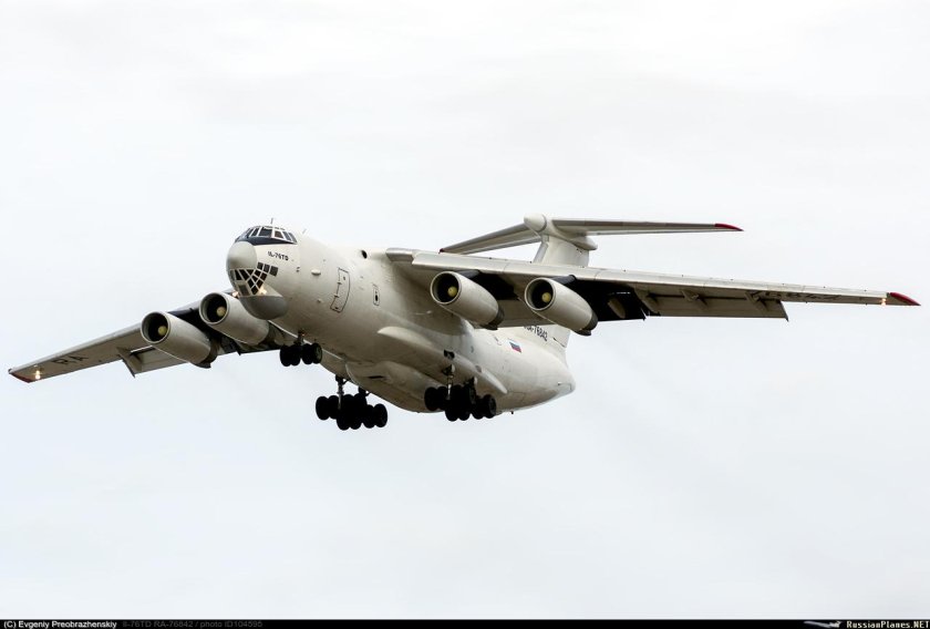 Военный самолет ил 76
