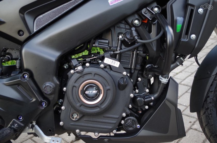 Мотоцикл Bajaj Dominar 400