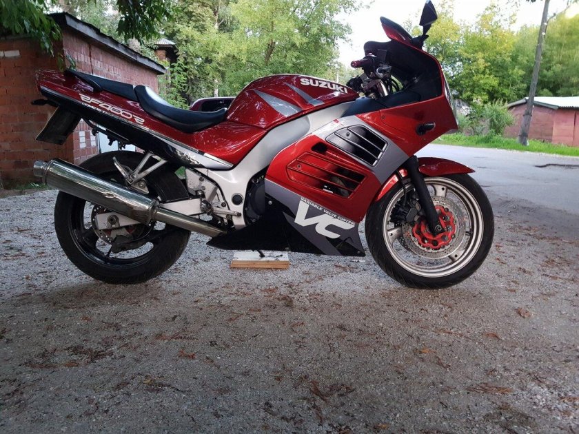 RF 400 Suzuki красный