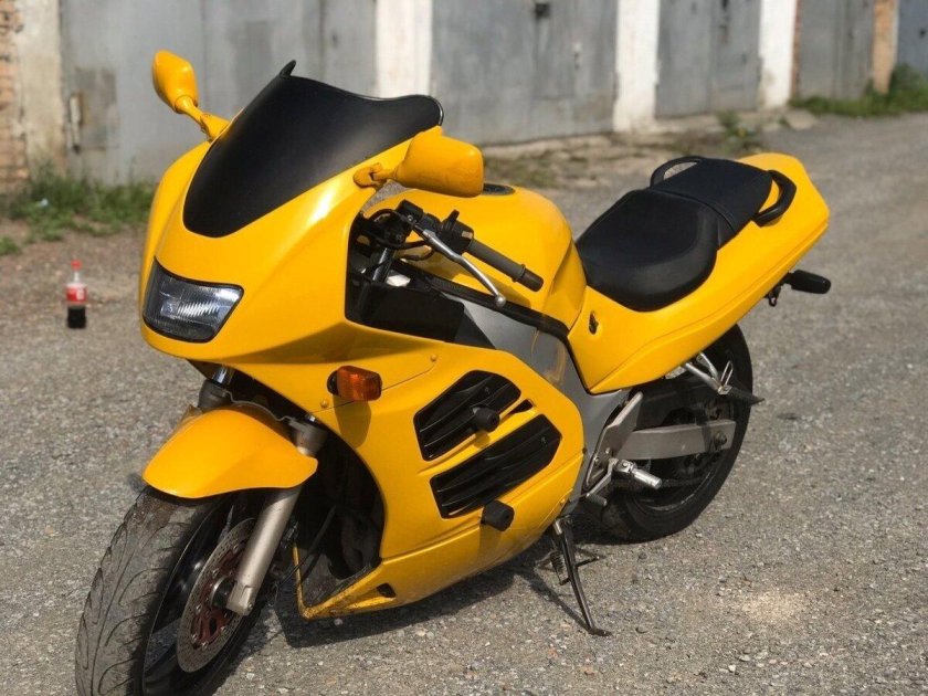 Suzuki RF 400 черный