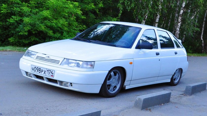 ВАЗ 2112 белая