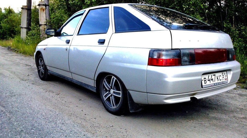 ВАЗ 2112 серебристая