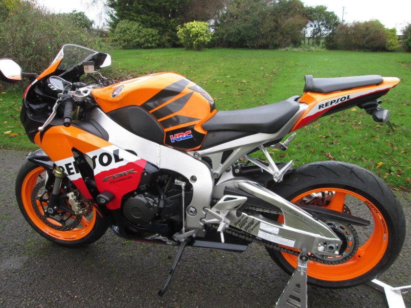 Хонда СБР 800