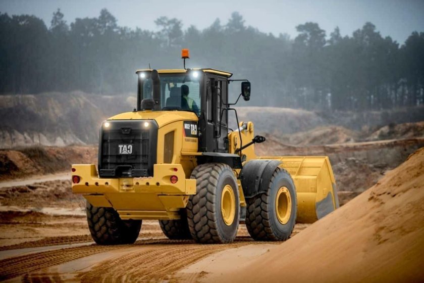 Фронтальный погрузчик Cat 930