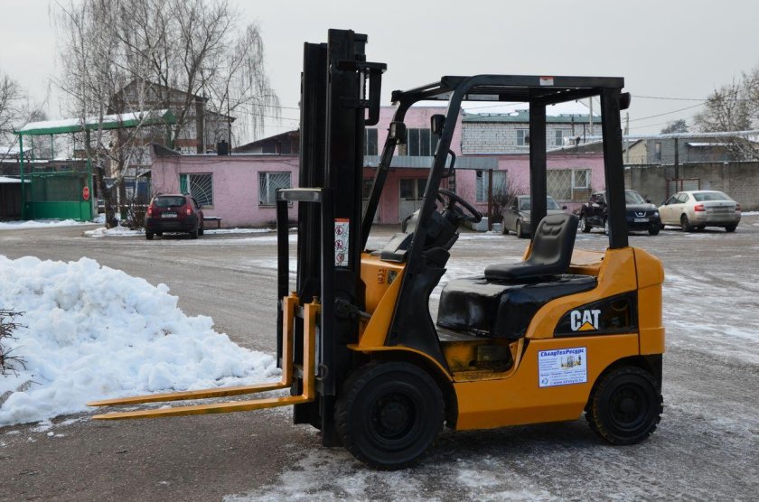 Вилочный погрузчик Cat dp15nt