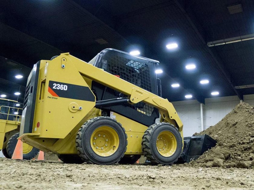 Мини-погрузчик Cat 236d3