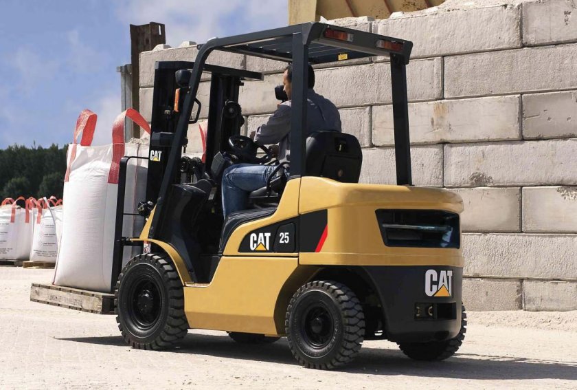 Автопогрузчик Caterpillar dp15nt