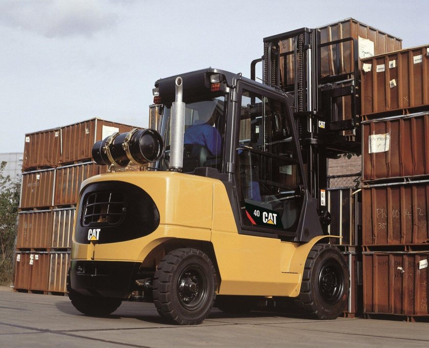 Вилочный погрузчик Катерпиллер