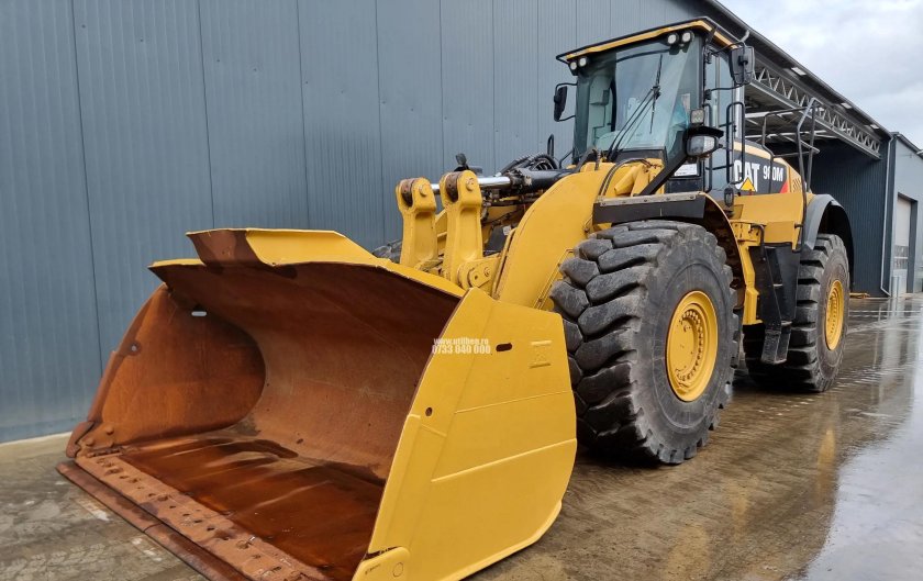 Фронтальный погрузчик Катерпиллер