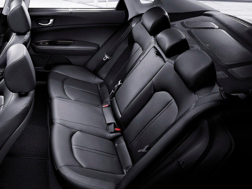 Kia Optima салон сзади